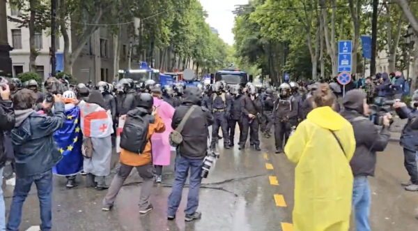 Полиция готовится к разгону протестующих против закона об иноагентах в Тбилиси