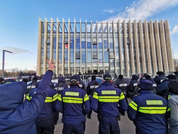 В МВД Грузии завели дело по факту нападения на офис партии Саакашвили