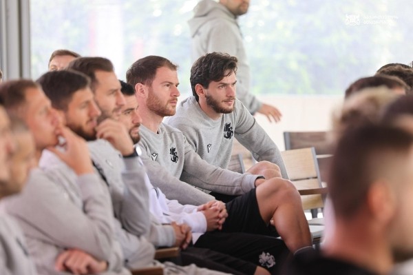 Ираклий Кобахидзе и Каха Каладзе встретились в Германии с игроками сборной Грузии по футболу (фото)