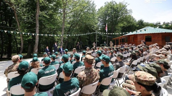 "Армейский лагерь" в Грузии в этом году принял более 2 тысяч старшеклассников – премьер