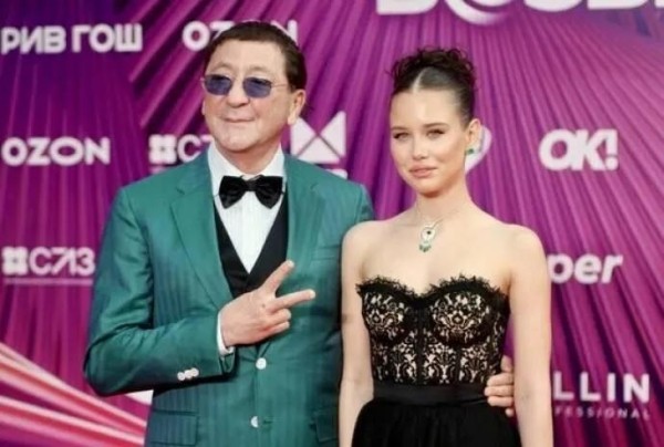 18-летняя избранница 61-летнего Григория Лепса - "Девушка из самой богатой семьи... День рождения она отмечала в Дубае" 18-летняя избранница 61-летнего Григория Лепса - "Девушка из самой богатой семьи... День рождения она отмечала в Дубае"