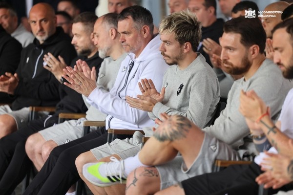 Ираклий Кобахидзе и Каха Каладзе встретились в Германии с игроками сборной Грузии по футболу (фото)