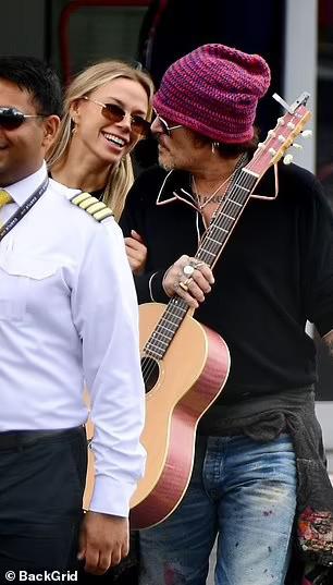 61-летний Джонни Депп встречается с 27-летней российской моделью - после скандального развода актер нашел новую любовь: что известно о Юлии Власовой (фото)