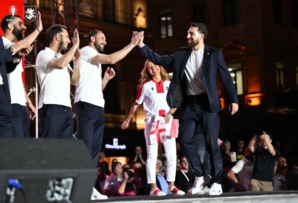 Капитан сборной Грузии по футболу поблагодарил Иванишвили за многомиллионную премию Капитан сборной Грузии по футболу поблагодарил Иванишвили за многомиллионную премию