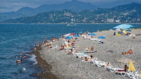 Можно ли купаться в Черном море? В Грузии проверили качество воды