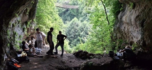 На западе Грузии обнаружили скелет ребенка, жившего 10 тысяч лет назад На западе Грузии обнаружили скелет ребенка, жившего 10 тысяч лет назад