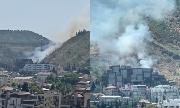 На горе Мтацминда в Тбилиси тушат пожар