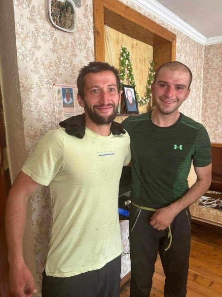 «Мы собирались перейти по хребту, в 200 метрах встретился медведь, телефоны  сели…» - Что рассказывает пропавший в лесу в Сванети  молодой человек, вернувшийся к близким