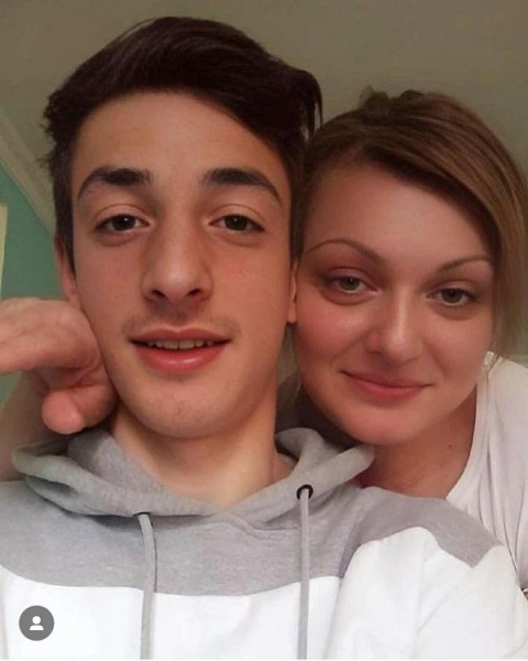 «И это сила Грузии: мать!» - грузинские футболисты с мамами: что пишет президент? «И это сила Грузии: мать!» - грузинские футболисты с мамами: что пишет президент?