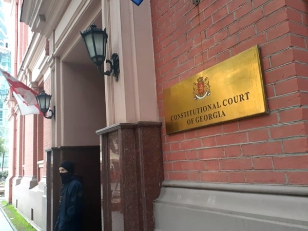 Президент Грузии вносит иск в Конституционный суд из-за закона об иноагентах Президент Грузии вносит иск в Конституционный суд из-за закона об иноагентах