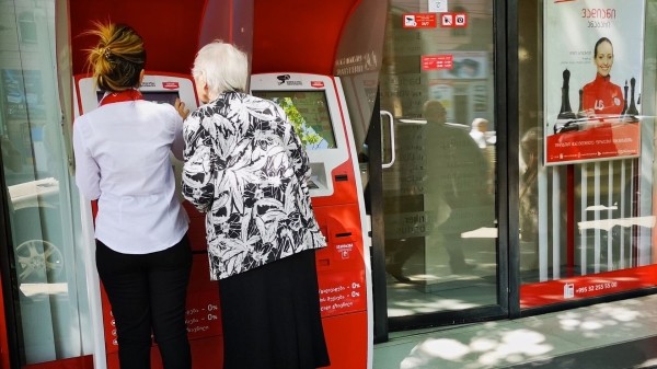 Владельцы старых удостоверений личности в Грузии смогут получить пенсию в течение месяца