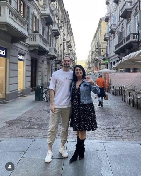 «И это сила Грузии: мать!» - грузинские футболисты с мамами: что пишет президент? «И это сила Грузии: мать!» - грузинские футболисты с мамами: что пишет президент?