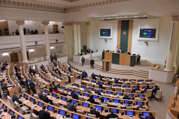 Парламент Грузии принял законопроект о массовой амнистии заключенных в первом чтении Парламент Грузии принял законопроект о массовой амнистии заключенных в первом чтении