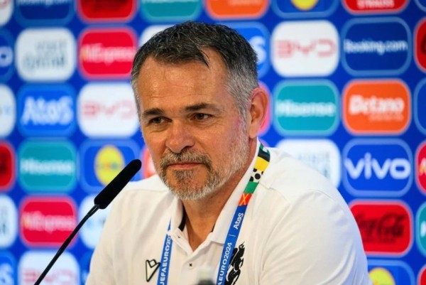 Федерация футбола Грузии рассчитывает продолжить сотрудничество с тренером Саньолем