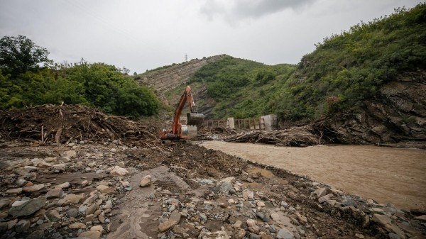 Дорогу частично закроют в Тбилиси из-за очистки русла реки Вере Дорогу частично закроют в Тбилиси из-за очистки русла реки Вере