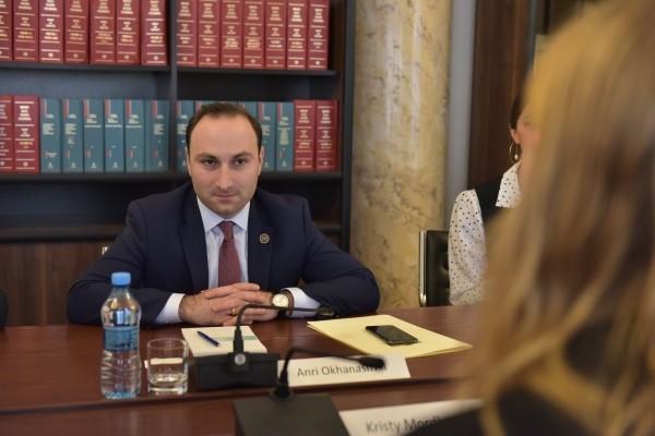 В «Грузинской мечте» комментируют решение ЕС перенаправить замороженную помощь НПО