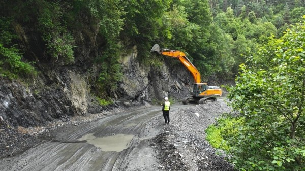 В Грузии потратят десятки миллионов лари, чтобы сделать дорогу в Тушетию безопаснее В Грузии потратят десятки миллионов лари, чтобы сделать дорогу в Тушетию безопаснее