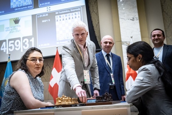 Сын Бидзины Иванишвили стал почетным гостем на престижном женском турнире по шахматам Сын Бидзины Иванишвили стал почетным гостем на престижном женском турнире по шахматам