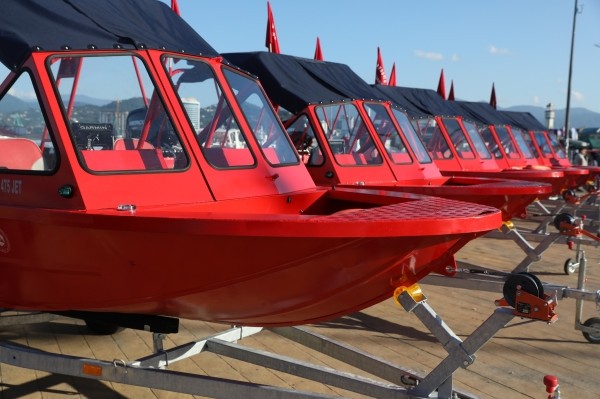 Грузинским спасателям передали шесть новых скоростных катеров