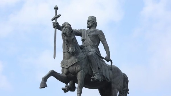 В Тбилиси установят памятник Ираклию Второму