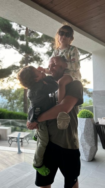 Дети Кети Топурия отдыхают в Грузии - фотографии Оливии Гейхман из Казбеги