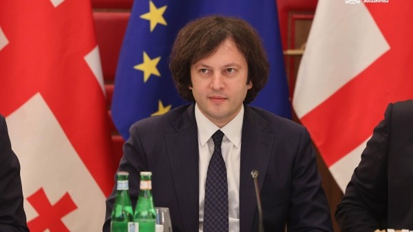 Премьер Грузии поздравил абитуриентов, ставших студентами