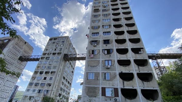 Мэрия Тбилиси ищет подрядчика на ремонт мостов между старыми советскими высотками Мэрия Тбилиси ищет подрядчика на ремонт мостов между старыми советскими высотками