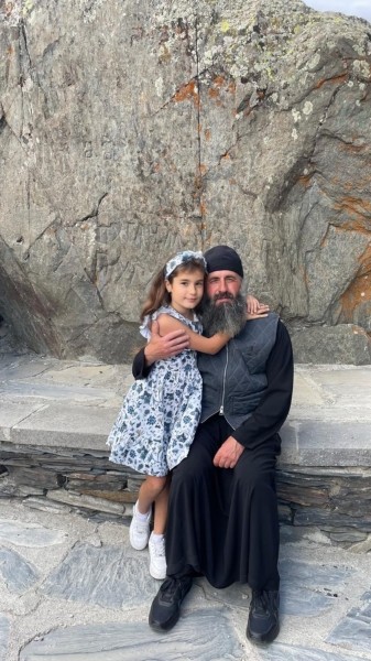 Дети Кети Топурия отдыхают в Грузии - фотографии Оливии Гейхман из Казбеги