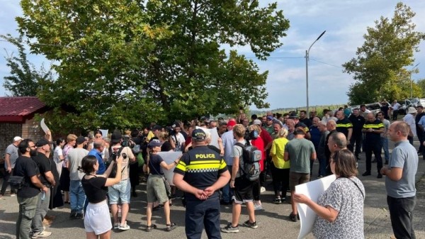 Протестующих из-за работы шахт не пустили в родное село Иванишвили Протестующих из-за работы шахт не пустили в родное село Иванишвили