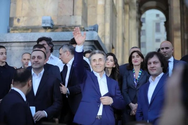 Что собирается сделать «Грузинская мечта» после выборов: развернутое заявление правящей партии – «Уточняем, зачем нам требуется конституционное большинство» Что собирается сделать «Грузинская мечта» после выборов: развернутое заявление правящей партии – «Уточняем, зачем нам требуется конституционное большинство»