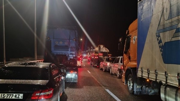 Движение на перевале Рикоти оказалось парализовано после ливня