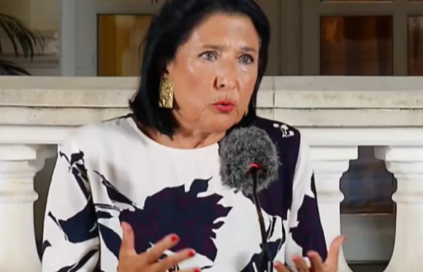 Зурабишвили призвала оппозицию забыть об амбициях и договориться о составе технического правительства Зурабишвили призвала оппозицию забыть об амбициях и договориться о составе технического правительства