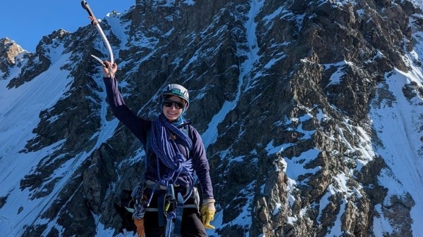 Грузинские альпинистки впервые самостоятельно покорили вершину Ушба в Сванети Грузинские альпинистки впервые самостоятельно покорили вершину Ушба в Сванети