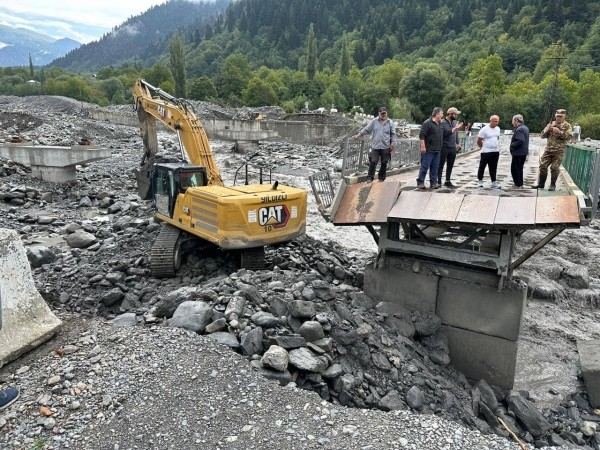 Стихия в Грузии – в Кахетии ураган оставил без крыш до 20 домов, в Раче река снесла мост Стихия в Грузии – в Кахетии ураган оставил без крыш до 20 домов, в Раче река снесла мост