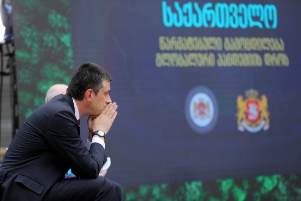 Гахария думает о предложении Хазарадзе о равноправном партнерстве Гахария думает о предложении Хазарадзе о равноправном партнерстве