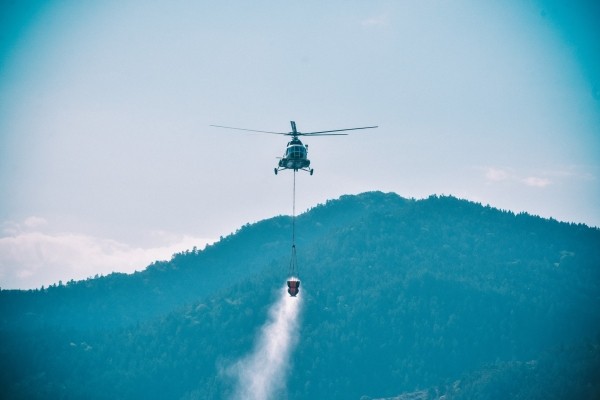 К тушению лесного пожара в Боржомском ущелье привлекли четыре вертолета К тушению лесного пожара в Боржомском ущелье привлекли четыре вертолета