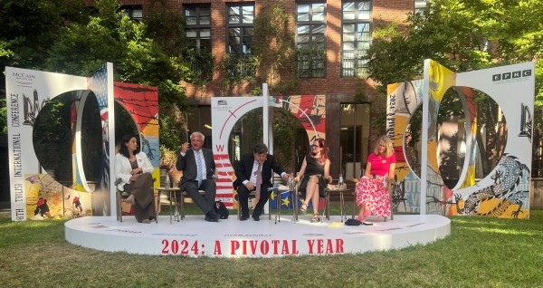 Политики из ЕС и США обсудили санкции против Иванишвили. В ГМ их назвали «партией войны» Политики из ЕС и США обсудили санкции против Иванишвили. В ГМ их назвали «партией войны»