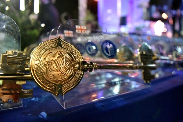 От тренера сборной Грузии по футболу до сотрудника метро — кто получил звание «почетного тбилисца» От тренера сборной Грузии по футболу до сотрудника метро — кто получил звание «почетного тбилисца»