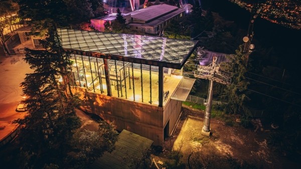 В Тбилиси запустили канатную дорогу до парка Мтацминда – часы работы и тарифы В Тбилиси запустили канатную дорогу до парка Мтацминда – часы работы и тарифы