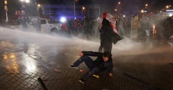 МВД Грузии напомнило, что может одновременно использовать слезоточивый газ и водометы МВД Грузии напомнило, что может одновременно использовать слезоточивый газ и водометы