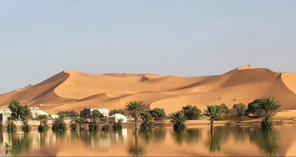 Часть Сахары затопило - фото самой сухой пустыни на Земле, где редкие осадки создали невероятные пейзажи Часть Сахары затопило - фото самой сухой пустыни на Земле, где редкие осадки создали невероятные пейзажи