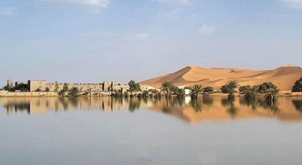 Часть Сахары затопило - фото самой сухой пустыни на Земле, где редкие осадки создали невероятные пейзажи Часть Сахары затопило - фото самой сухой пустыни на Земле, где редкие осадки создали невероятные пейзажи