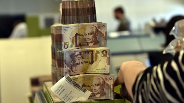 Нацбанк Грузии в третий раз за месяц продал доллары чтобы удержать курс лари Нацбанк Грузии в третий раз за месяц продал доллары чтобы удержать курс лари