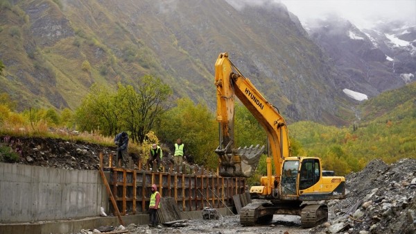 Саркофаг для хранения токсичных отходов строят у заброшенных комбинатов на северо-западе Грузии