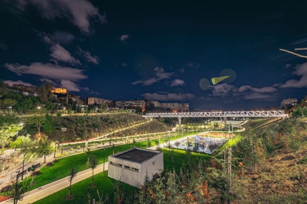 Как выглядит самый большой парк Тбилиси - "Два озера и соединяющая их река, кафе, беседки" (фото) Как выглядит самый большой парк Тбилиси - "Два озера и соединяющая их река, кафе, беседки" (фото)