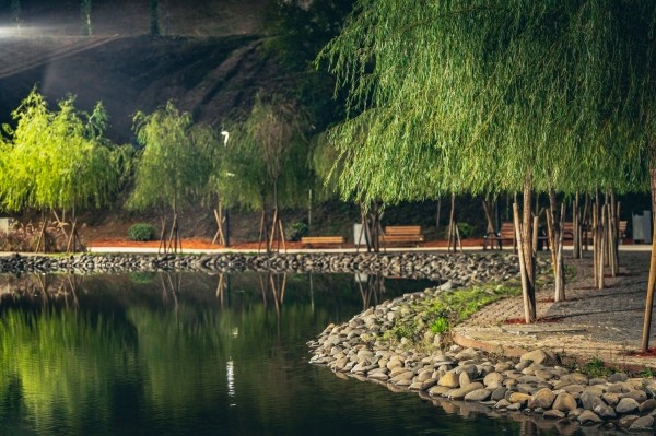 Как выглядит самый большой парк Тбилиси - "Два озера и соединяющая их река, кафе, беседки" (фото) Как выглядит самый большой парк Тбилиси - "Два озера и соединяющая их река, кафе, беседки" (фото)