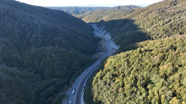 «Расстояние сократится наполовину» - открыт дополнительно 12-километровый участок магистрали Рикоти: в какую сумму обошлись масштабные работы?