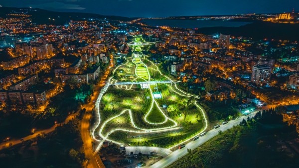 Как выглядит самый большой парк Тбилиси - "Два озера и соединяющая их река, кафе, беседки" (фото) Как выглядит самый большой парк Тбилиси - "Два озера и соединяющая их река, кафе, беседки" (фото)