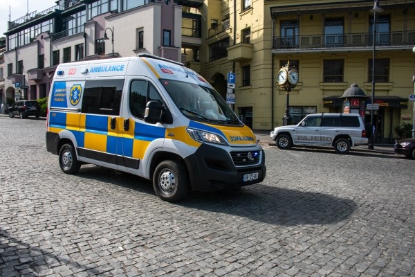 Протестующий против итогов выборов скончался у парламента Грузии