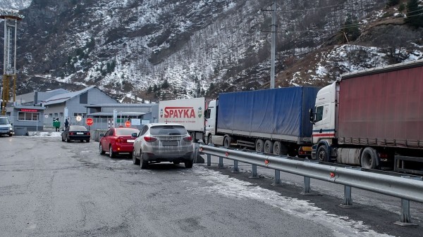 Верхний Ларс сегодня: проезда в Грузии ожидают до тысячи грузовиков Верхний Ларс сегодня: проезда в Грузии ожидают до тысячи грузовиков